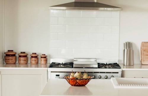 Montville Cottage | The Lakehouse Folk - Best View, Luxurious & Affordable