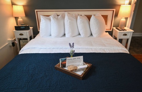 Geneva-on-the-Lake Hotel | The Lakehouse Inn