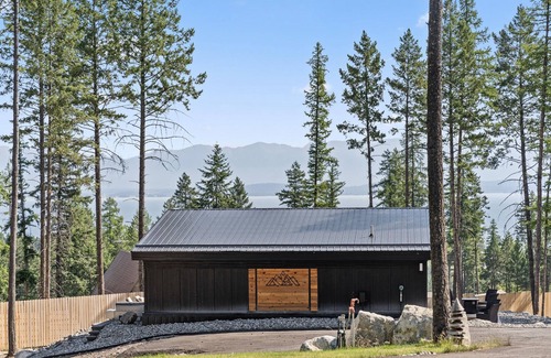 Lakeside House | The Lakeside House w/pool & hot tub