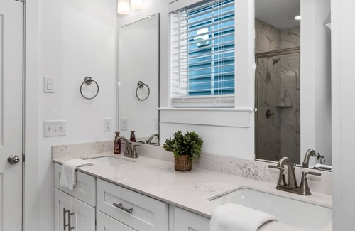 Lakewood House | The Lakeside Landing - Lakefront Condo with Rooftop
