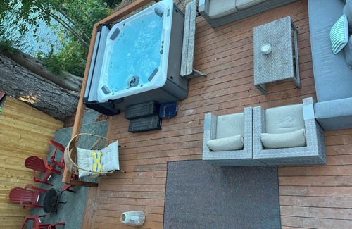 Port Angeles Cabin | “The Lakeside Lodge” Updated cabin on Lake Sutherland with hottub & private dock