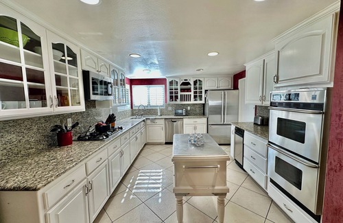 Agua Dulce House | The Lakeview House, Pool, Jacuzzi,Game Room,4 bedrooms