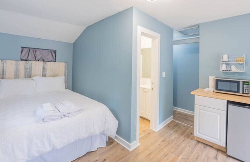 Fox Lake House | The Lakeview Place Boutique Hotel Unit 4