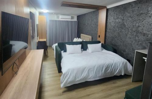 Greater Johannesburg Metropolitan Area Hotel | The Lakewood Hotel and Conference Centre