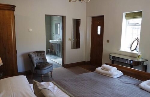 High Peak Hotel | The Lamb Inn