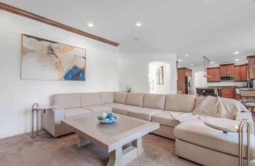 South Jordan House | The LAN House - Sleeps 21