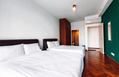 Seri Tanjung Pinang Apartment | The Landmark by Katana 3BR to 4BR Luxury Seaview Landmark Homestay at Gurney 15-16pax 无敌海景套房