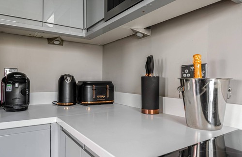 Brighton City Centre Apartment | The Lanes Gem Penthouse Rooftop Terrace Sea View