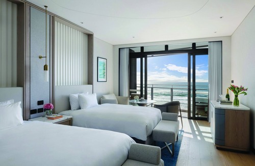 Surfers Paradise Hotel | The Langham, Gold Coast and Jewel Residences