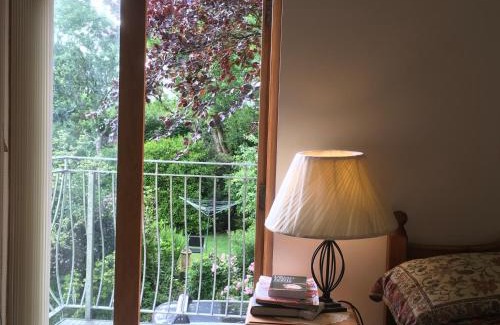 Kilgetty Apartment | The Lavender Room