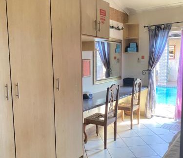 Phalaborwa Apartment | The lavender room
