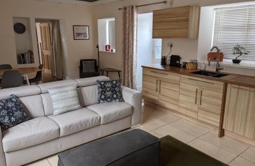 Holt Apartment | The Lawns Spa Apartment