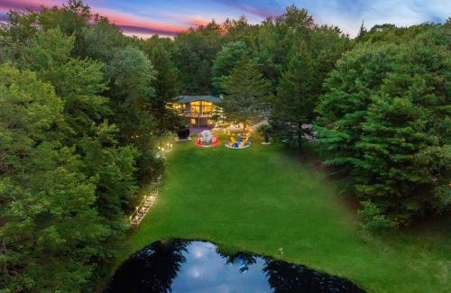 Albrightsville Ski Chalet | The Lazy Bear Cabin Dome Hot Tub Sauna & More