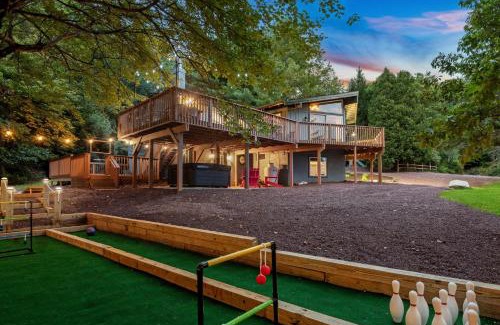 Albrightsville Ski Chalet | The Lazy Bear Cabin Dome Hot Tub Sauna & More