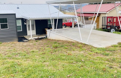 Rutledge Cottage | The Lazy Lure 3 bedroom with lake views
