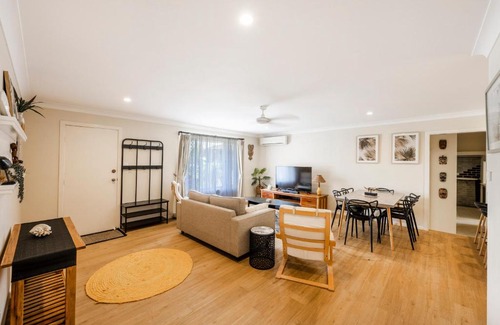Yamba House | The Lazy Palms -LJH Yamba