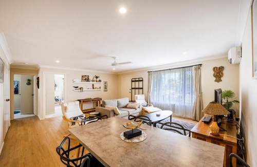 Yamba House | The Lazy Palms -LJH Yamba