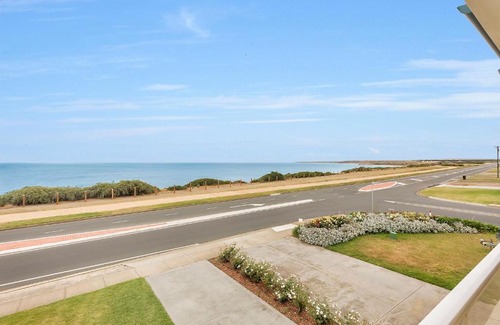 Aldinga Beach House | The Leafy Dragon