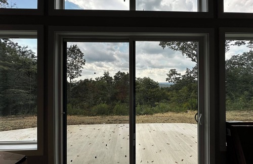 Fort Payne Cabin | The Ledge on Lookout! 2 Bedroom brow cabin with private hot tub and a view!