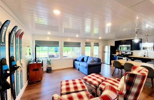 Alexandria Bay House | The Ledges Resort and Marina, Gatehouse 2