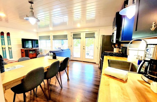 Alexandria Bay House | The Ledges Resort and Marina, Gatehouse 2