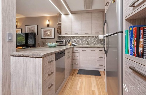 East Kootenay Apartment | The Lekker Condo | Private Beach | Indoor Pool/Tub