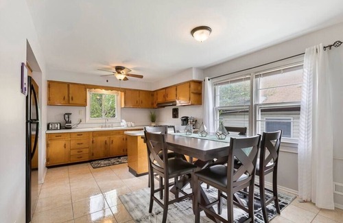 Bloomfield House | The Lennox Stay - Close to NYC ☆ Free Parking