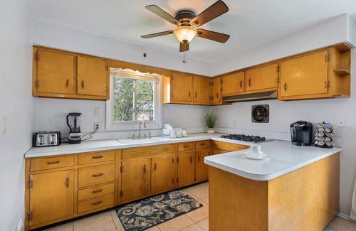 Bloomfield House | The Lennox Stay - Close to NYC ☆ Free Parking
