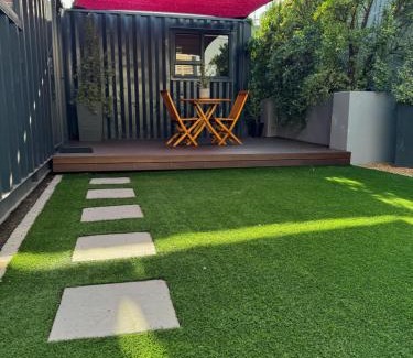 Eikenbosch Apartment | The Leopard Leaf Inn - No Loadshedding!