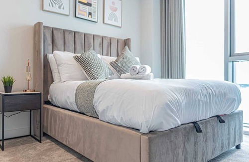 The Docks Apartment | The Lexington IIIX | 2 BDR | Netflix | Games Room