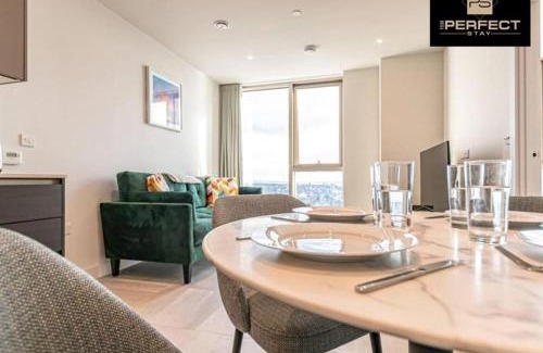 The Docks Apartment | The Lexington - Luxury Serviced Apartments City Centre - City and Waterfront views