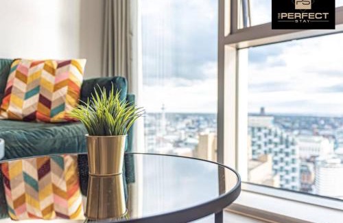 The Docks Apartment | The Lexington - Luxury Serviced Apartments City Centre - City and Waterfront views