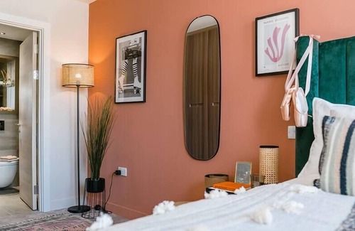 The Docks Apartment | The Lexington VIII | 2BDR | 24 Hour Gym