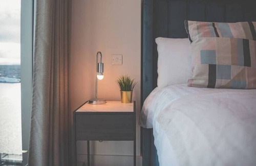 The Docks Apartment | The Lexington XI | 1BDR | Free Netflix