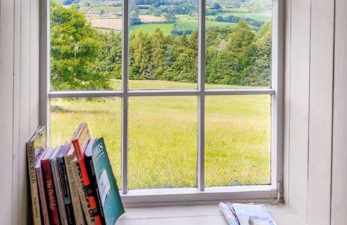 Crickhowell Cottage | The Library - UK46649