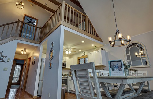 Hamlin House | The Light Forest Chalet- minutes to beach, skiing and more!