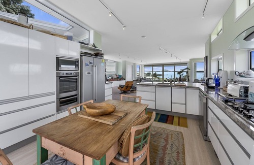 Omokoroa House | The Lighthouse - Omokoroa Holiday Home