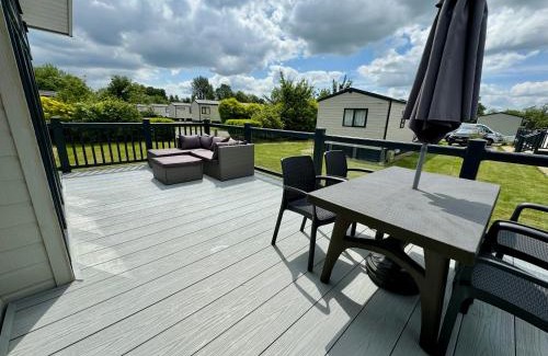 South Cerney House | The Lighthouse, Pet friendly lodge on Hoburne Cotswold Holiday Park