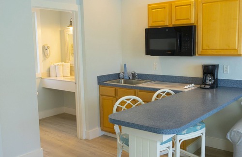 Fort Myers Beach Hotel | The Lighthouse Resort Inn & Suites