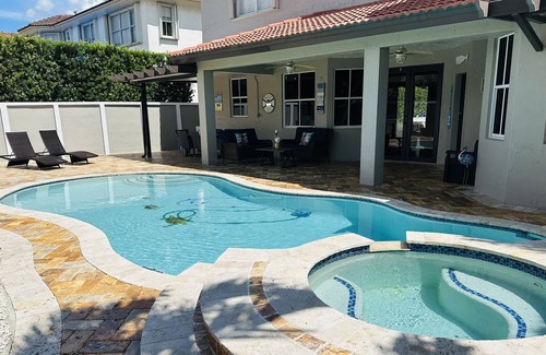 Tamiami House | The Lighthouse retreat