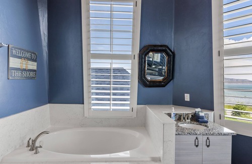 Harbor Village Hotel | The Lighthouse Suite | Seasonal Pool, Hot Tub, Tennis Courts