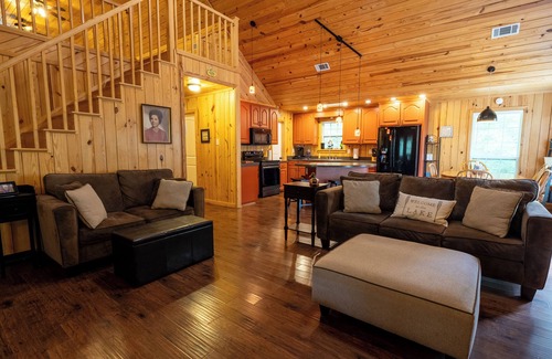 Royal Cabin | The Lillie Pad! nBeautiful cabin just minutes from Lake Quachita!