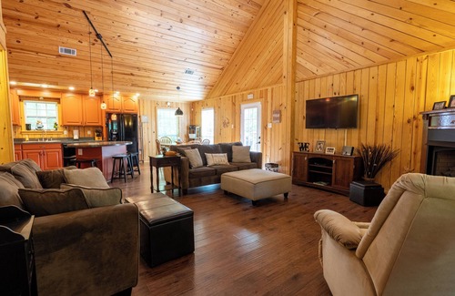 Royal Cabin | The Lillie Pad! nBeautiful cabin just minutes from Lake Quachita!