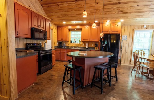 Royal Cabin | The Lillie Pad! nBeautiful cabin just minutes from Lake Quachita!