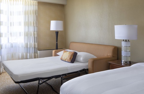Downtown Lincoln Hotel | The Lincoln Marriott Cornhusker Hotel