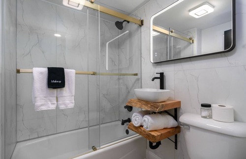 Ellicottville Cabin | The Lincoln Motel- Lower Queens Room #1