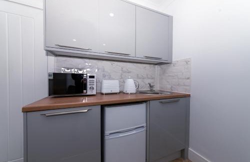 Peterborough Apartment | The Lincoln Suites Near The Train Stationwhole
