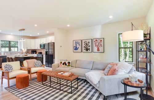 The Galena Territory House | The Linden; New construction Galena Retreat w/hot tub & pool table