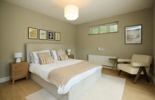 Taplow Apartment | The Lindens Garden Retreat - Spacious single-level 4-bed with garden near Maidenhead & River Thames