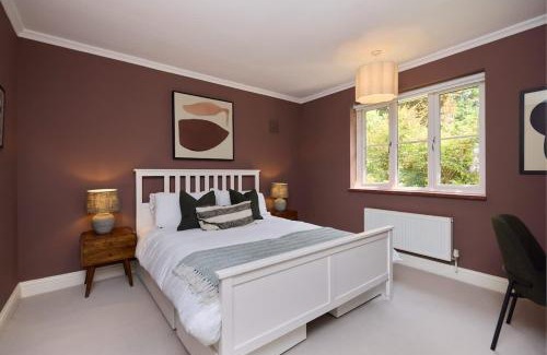 Taplow Apartment | The Lindens Garden Retreat - Spacious single-level 4-bed with garden near Maidenhead & River Thames